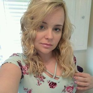 Meet your Posher, April